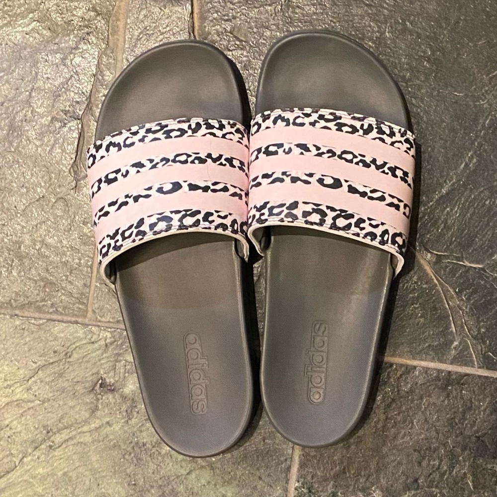 Leopard adidas slides US10